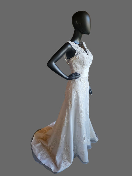 White 3D Floral Lace Straight Cut / Flared V-Neck Wedding Gown - MTA Solano