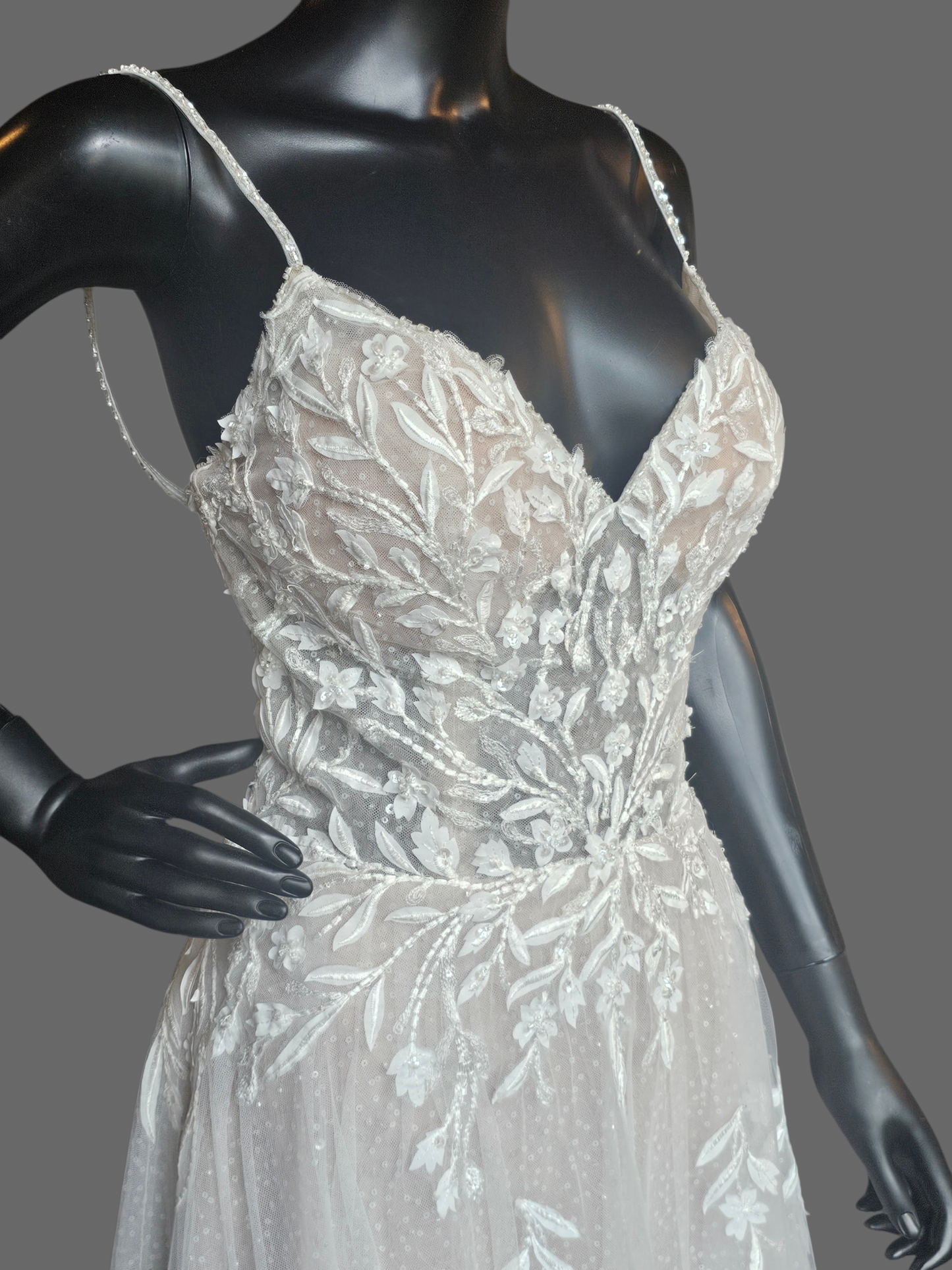 3D Floral Ivory/Champagne A-Line (NEW Without Tags) Wedding Gown - Maggie Sottero